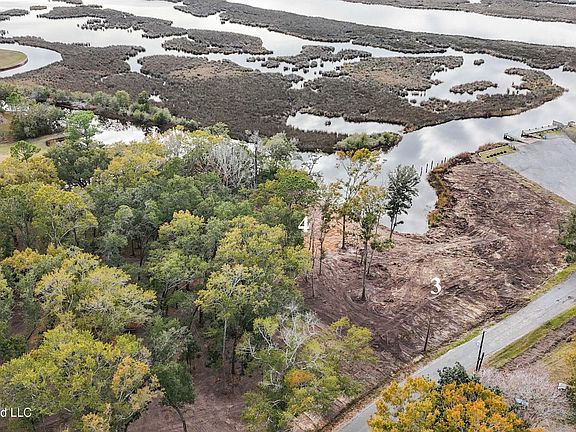 4th image of Hemlock Ave