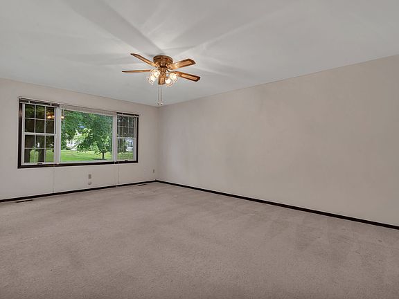 5th image of 73 Garden Dr