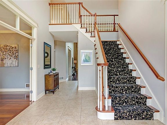 3rd image of 106 Park Pl