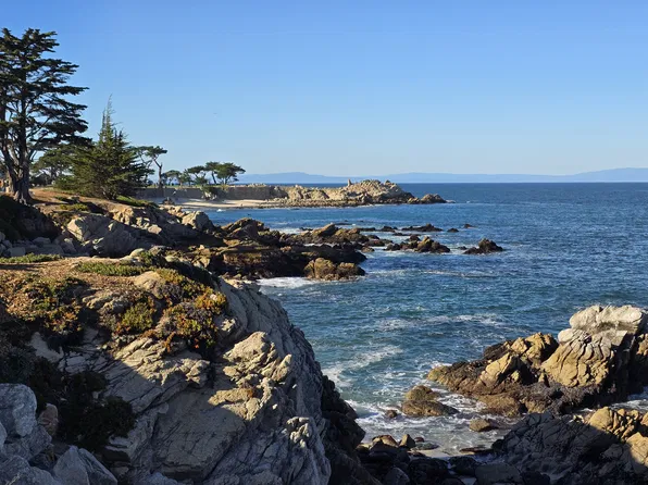 505 Lighthouse Ave, Pacific Grove, CA 93950