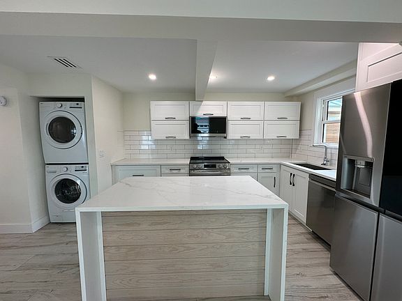 3rd image of 808 1st St S #101