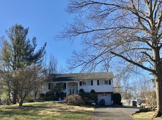 7 Oxford Rd, Manalapan, NJ 07726