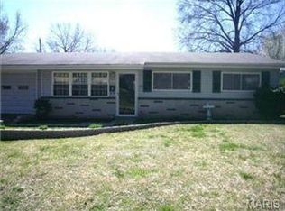 1490 Swallow Ln, Florissant, MO 63031
