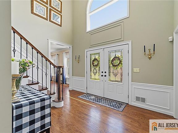 5th image of 16 Kings Ct