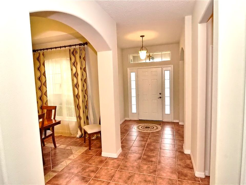 Entry w/ Spanish tile