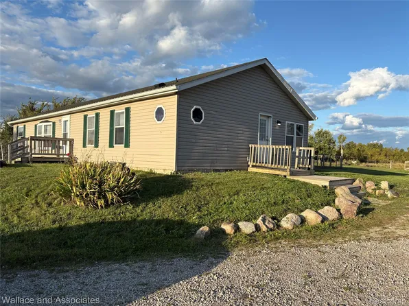 5224 Duce Rd, Avoca, MI 48006