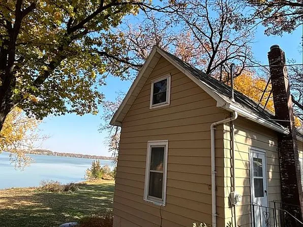 1407 Frank Hall Dr, Albert Lea, MN 56007