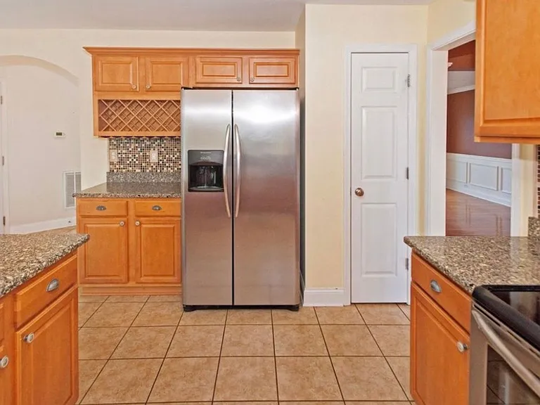6909 Gates Ln — Photo 7