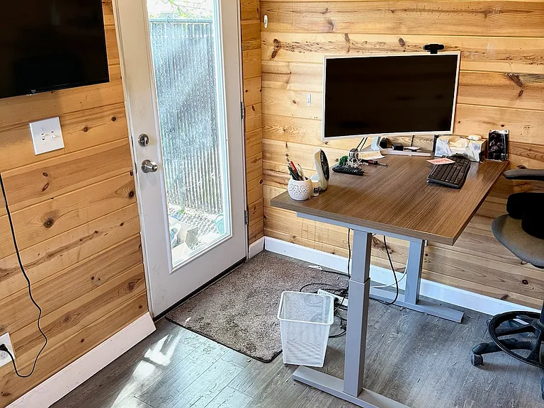 Additional built out office in backyard