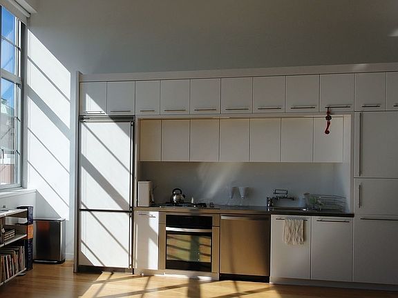 3rd image of 2728 Thomson Ave Unit 431