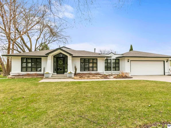 6472 Cuming St, Omaha, NE 68132