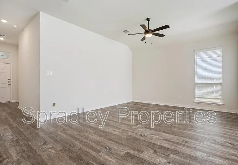 1925 Bayou Wood Ln — Photo 5