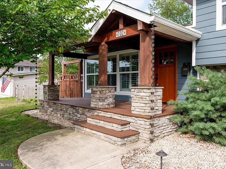 102 Sycamore Rd — Photo 2
