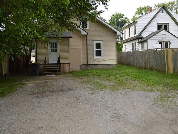 3rd image of 828 E Indiana Ave