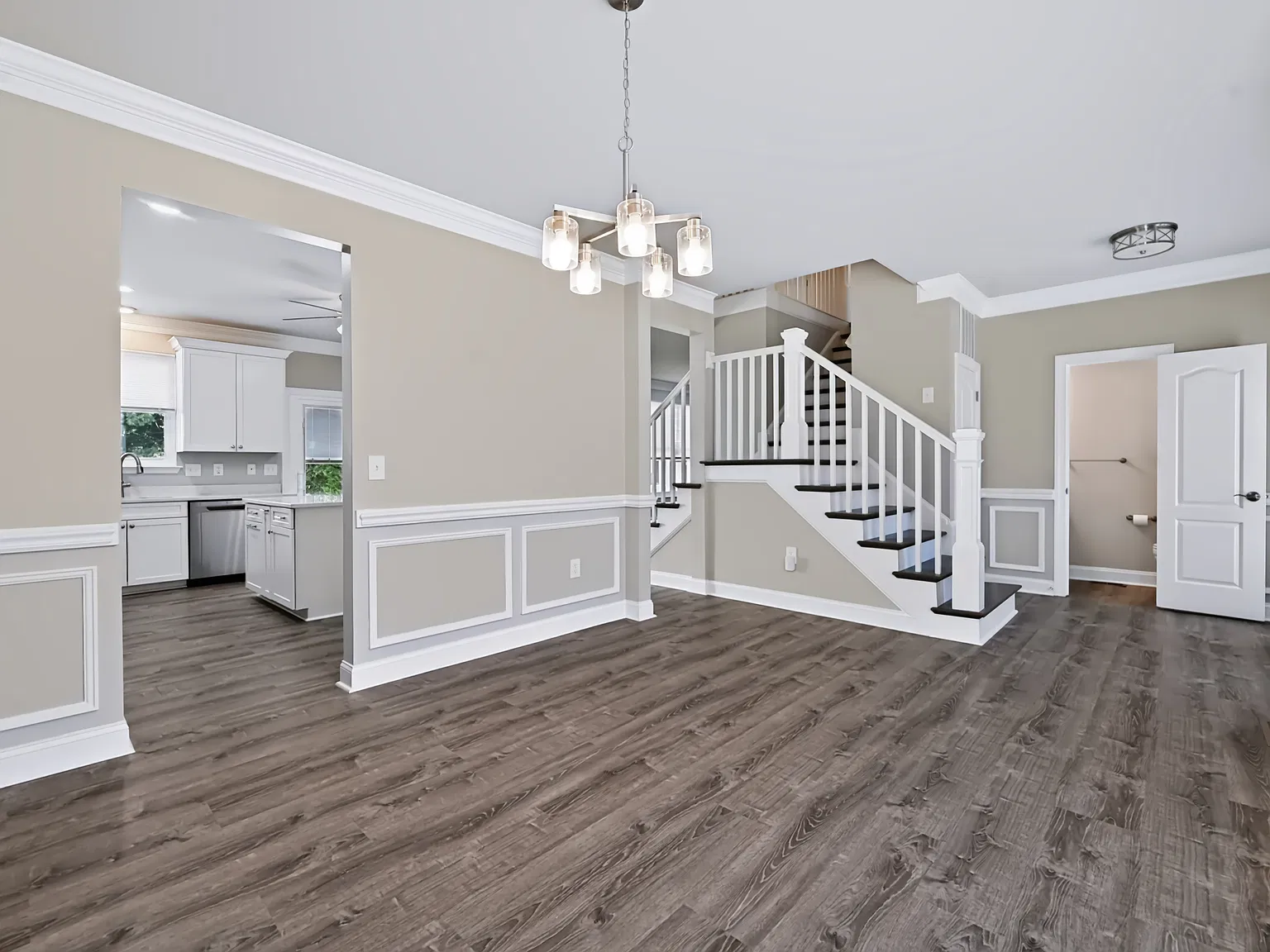 3 bed, 2.5 bath, 1824 sqft, $3,300 — Photo 2