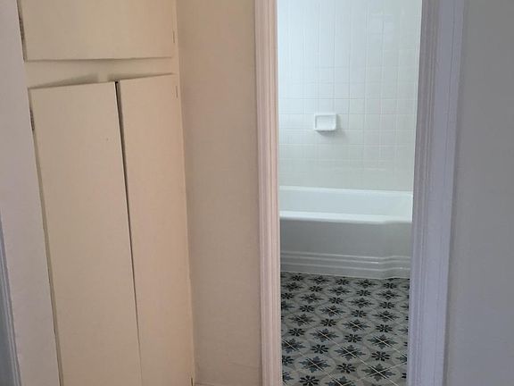 5th image of 4367 Marlborough Ave