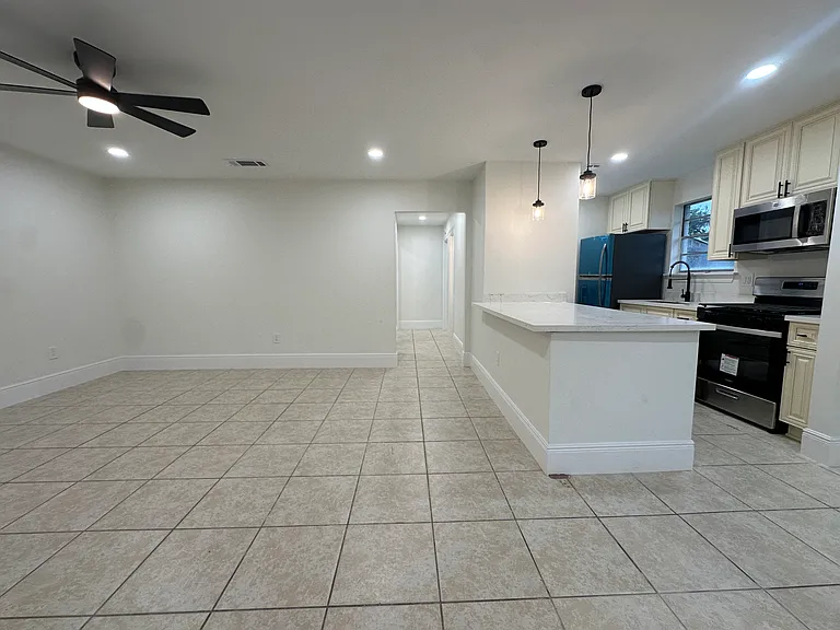 2723 Longwood Dr — Photo 13