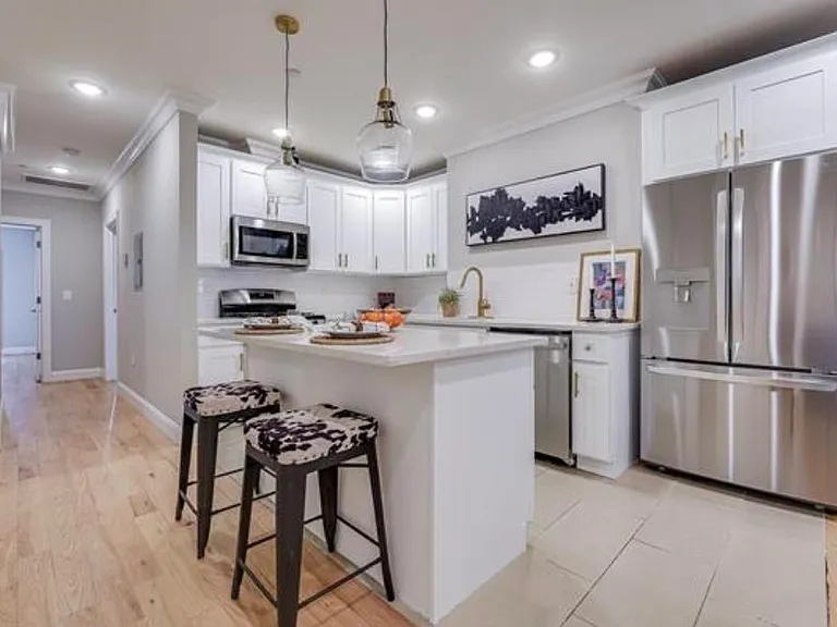 25 Saint Pauls Ave #1A — Photo 4