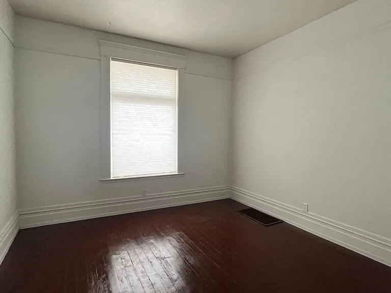 716 W Quartz St — Photo 5