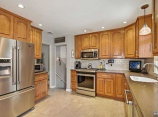 63 Minnehaha Blvd, Oakland, NJ 07436