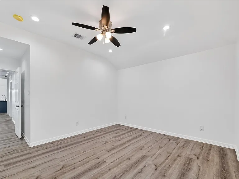 7725 Hoffman St #B — Photo 49