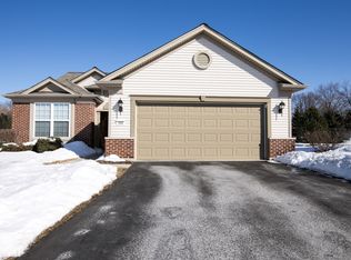 888 Ravine Ct, Elgin, IL 60124