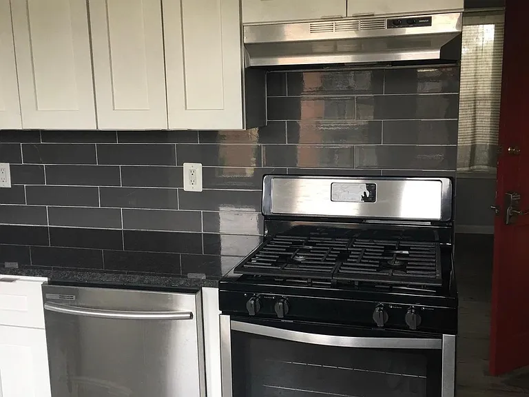 108 Morton Ave #3 — Photo 4