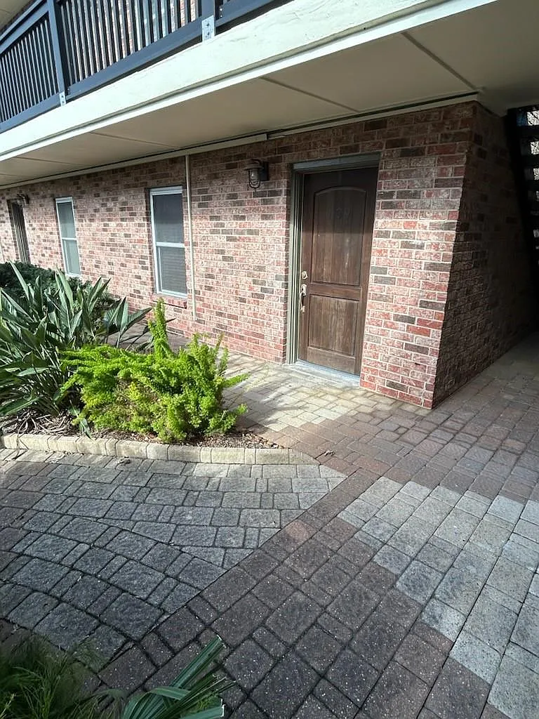 1 bed, 1.0 bath, 620 sqft, $1,050 — Photo 2