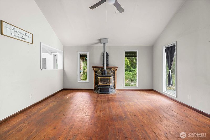 3rd image of 14784 Mountain View Lane