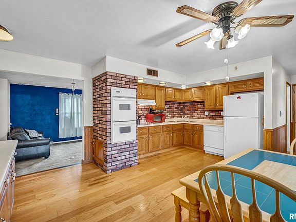 4th image of 616 W Hawliette Ct