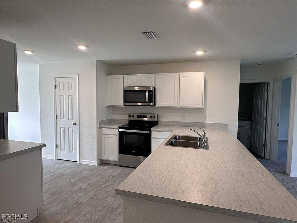 2nd image of 3206 NE 14th Pl