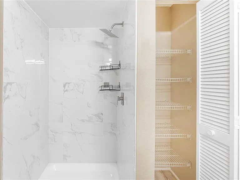 3826 Lake Shore Dr — Photo 14