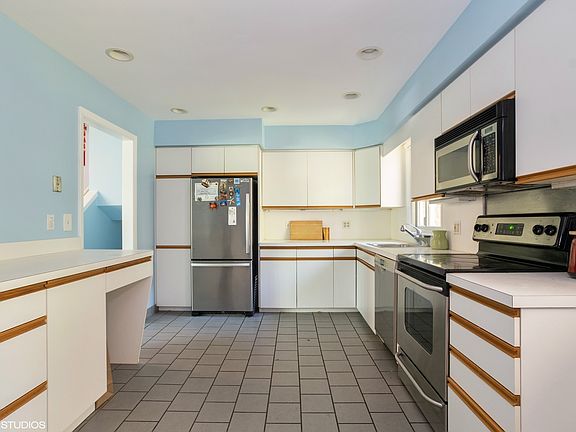 4th image of 2700 Marl Oak Dr