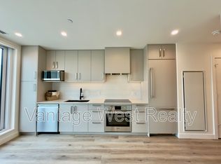 3300 Lakeshore Rd #313, Kelowna, BC V1W 0H7