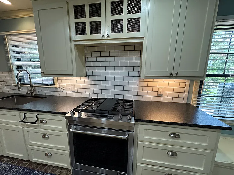 425 E Seneca St — Photo 43