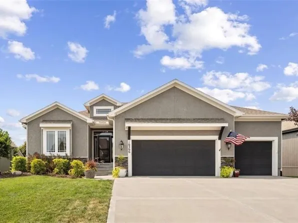 16366 S Laurelwood St, Olathe, KS 66062