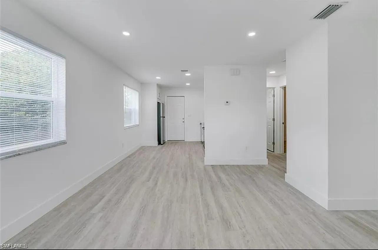 2 bed, 950 sqft, $2,300 — Photo 4