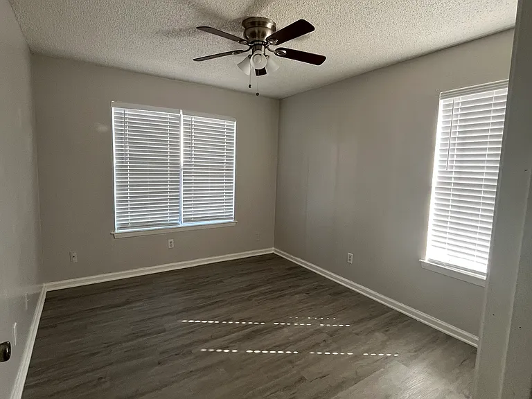 327 Sunrise Ave #6 — Photo 7
