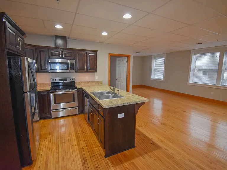 110 E Bald Eagle St — Photo 36
