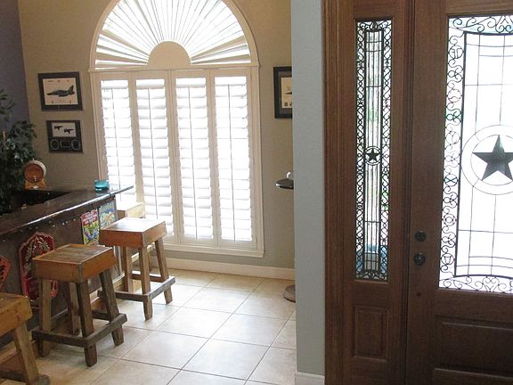 Entrance/ Bar or Dining Room