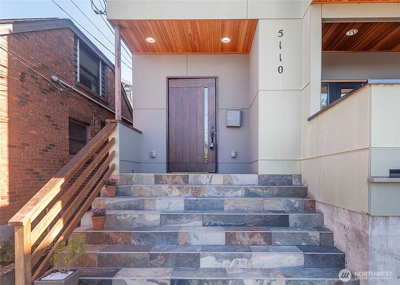 3rd image of 5110 Palatine Avenue N