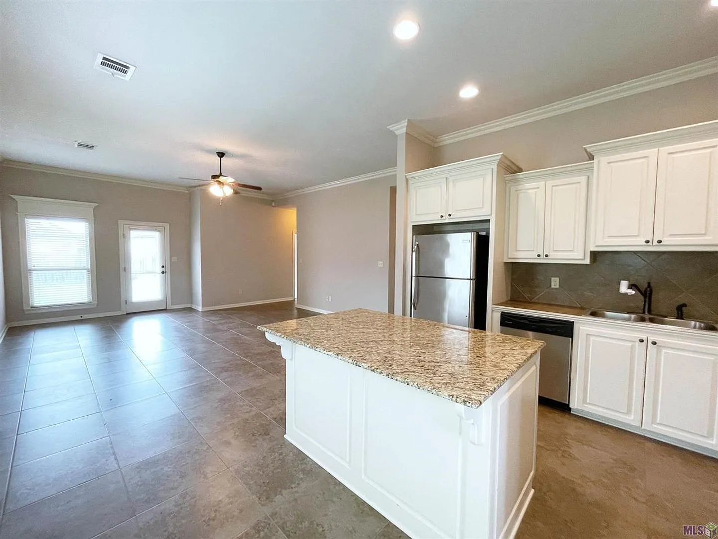 3 Bedroom House in a Gated Community — Photo 3