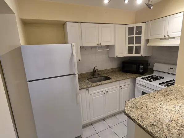 4606 River Rd, Schiller Park, IL 60176