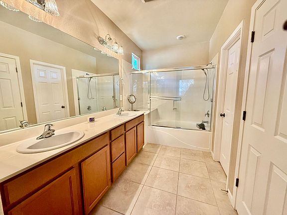 5th image of 401 Tara Bella Pl