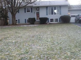 22 W Canon Dr, Rochester, NY 14624