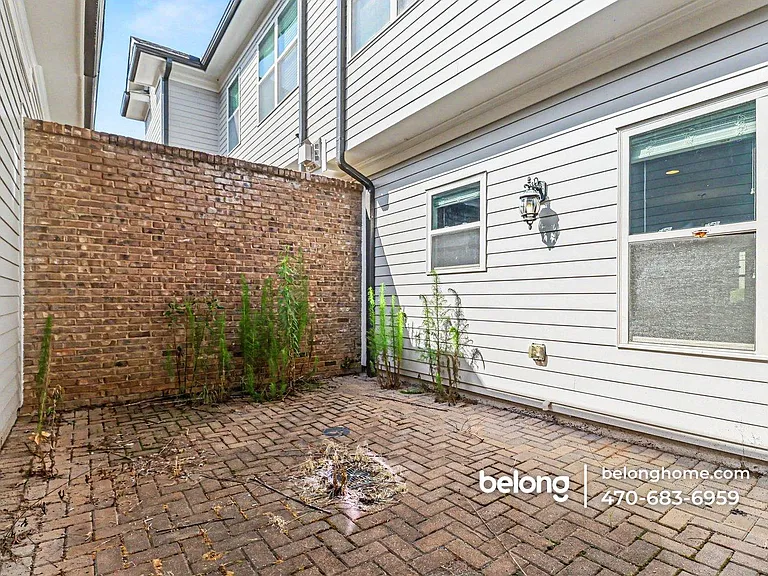 8005 Pierpoint Ln — Photo 3