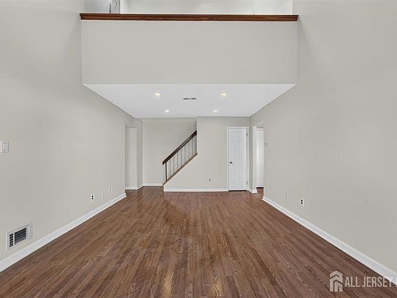 4th image of 94 Beverly Hill Ter #F