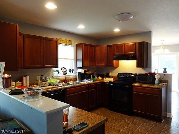 4th image of 133 Wild Rose Dr