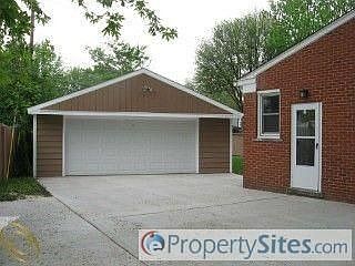 2nd image of 32918 Illinois St