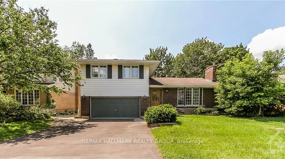 570 Duff Cres
